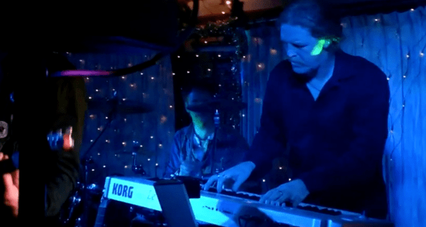 Kuuks Speelt Laat me van Ramses Shaffy